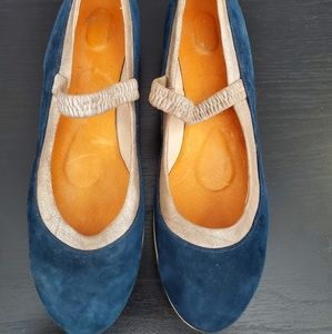 Suede platform shoes with mary jane strap